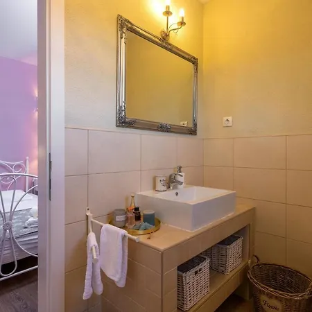 Holiday home Spacious House - Pool / Jacuzzi / Sauna / Playground / 8+2 Rakalj