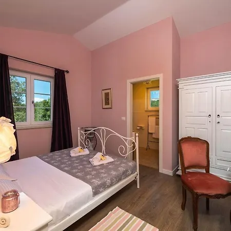 Holiday home Spacious House - Pool / Jacuzzi / Sauna / Playground / 8+2 *