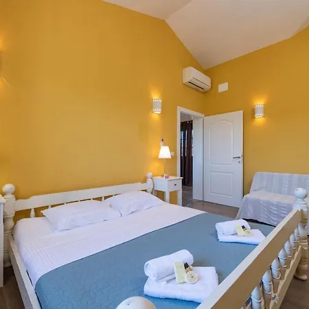 Spacious House - Pool / Jacuzzi / Sauna / Playground / 8+2 * Rakalj
