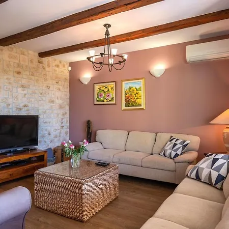 Holiday home Spacious House - Pool / Jacuzzi / Sauna / Playground / 8+2