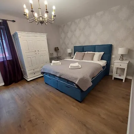 Spacious House - Pool / Jacuzzi / Sauna / Playground / 8+2 Rakalj