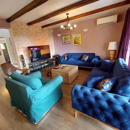 Spacious House - Pool / Jacuzzi / Sauna / Playground / 8+2 *