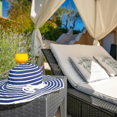 Spacious House - Pool / Jacuzzi / Sauna / Playground / 8+2 * Rakalj