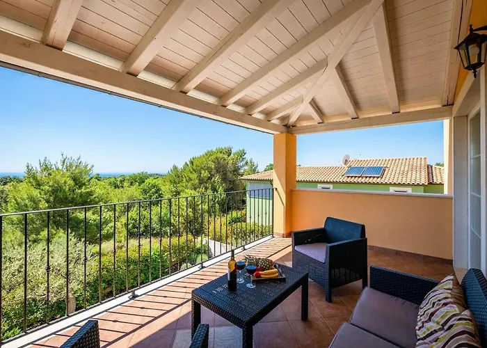 Spacious House - Pool / Jacuzzi / Sauna / Playground / 8+2 Vakantiehuis Rakalj