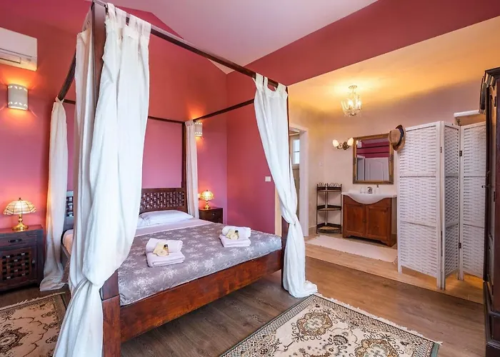 Spacious House - Pool / Jacuzzi / Sauna / Playground / 8+2 Vakantiehuis Rakalj