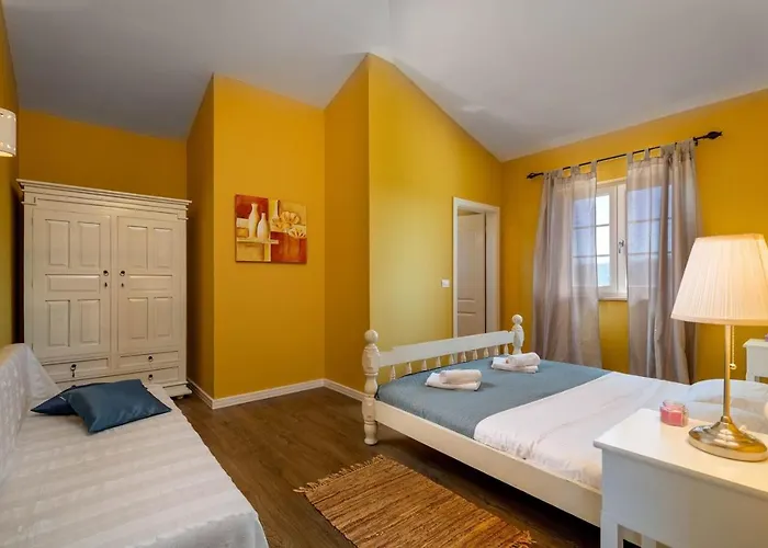 Spacious House - Pool / Jacuzzi / Sauna / Playground / 8+2 Rakalj