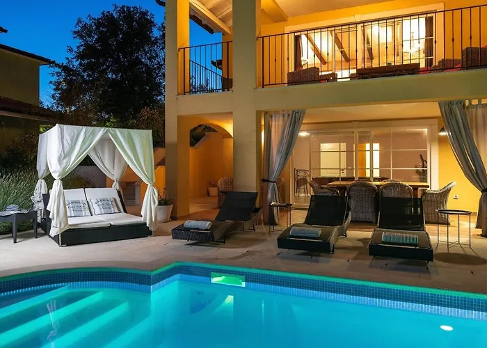 Spacious House - Pool / Jacuzzi / Sauna / Playground / 8+2 *