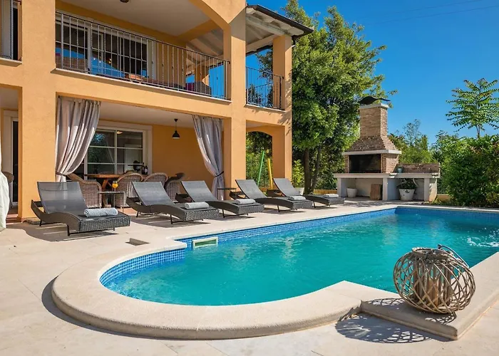 Spacious House - Pool / Jacuzzi / Sauna / Playground / 8+2 Vakantiehuis Rakalj