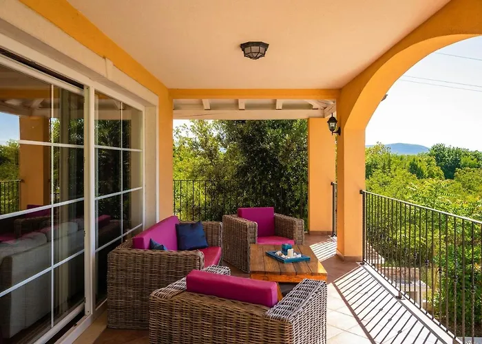 Spacious House - Pool / Jacuzzi / Sauna / Playground / 8+2 Сasa de vacaciones *