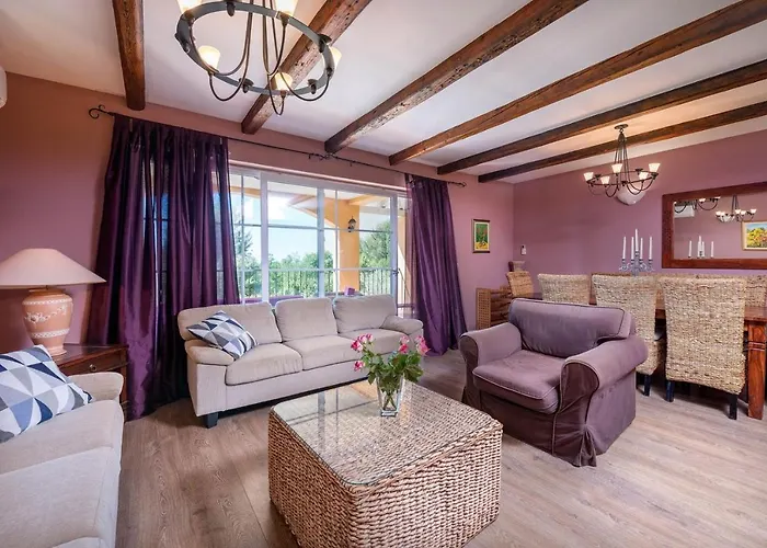Spacious House - Pool / Jacuzzi / Sauna / Playground / 8+2 Rakalj
