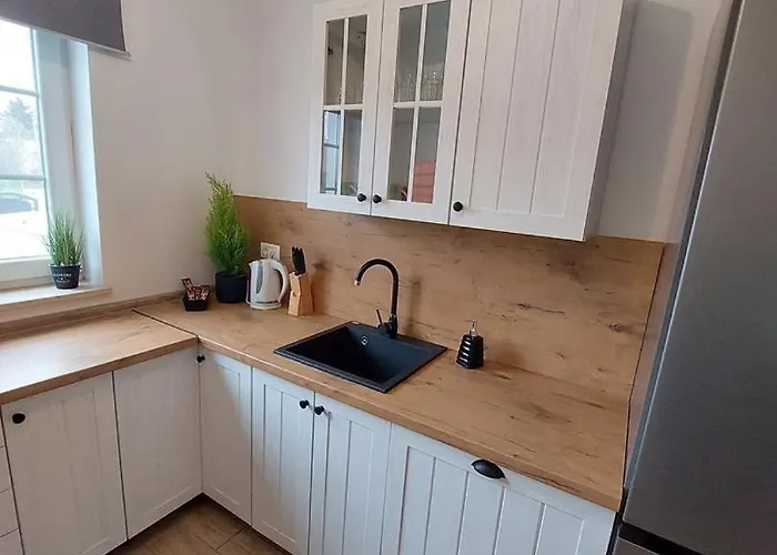 Spacious House - Pool / Jacuzzi / Sauna / Playground / 8+2 펜션