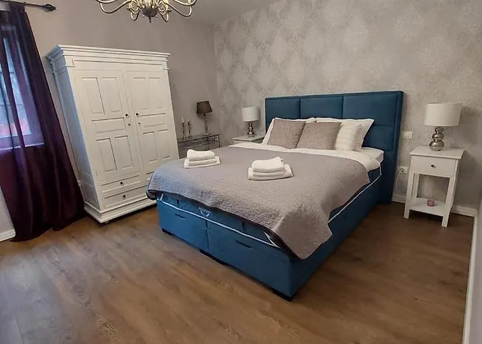 Spacious House - Pool / Jacuzzi / Sauna / Playground / 8+2 Rakalj