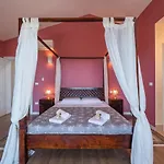 Semesterbostad Spacious House - Pool / Jacuzzi / Sauna / Playground / 8+2