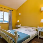 Semesterbostad Spacious House - Pool / Jacuzzi / Sauna / Playground / 8+2 Rakalj