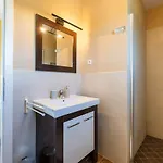 Semesterbostad Spacious House - Pool / Jacuzzi / Sauna / Playground / 8+2