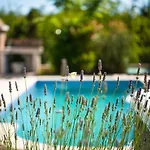 Semesterbostad Spacious House - Pool / Jacuzzi / Sauna / Playground / 8+2 Rakalj