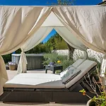 Spacious House - Pool / Jacuzzi / Sauna / Playground / 8+2 Rakalj