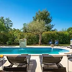 Spacious House - Pool / Jacuzzi / Sauna / Playground / 8+2 Semesterbostad *