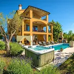Spacious House - Pool / Jacuzzi / Sauna / Playground / 8+2 Semesterbostad