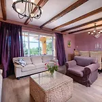 Spacious House - Pool / Jacuzzi / Sauna / Playground / 8+2 Rakalj