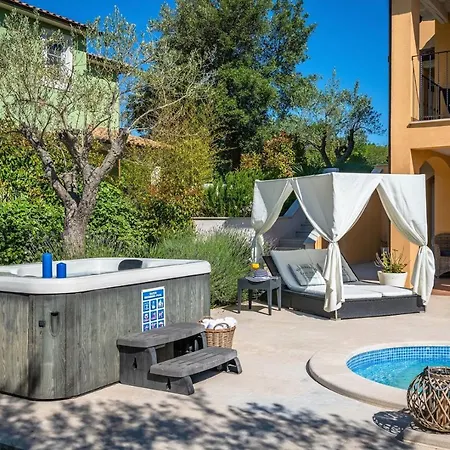 別荘 Spacious House - Pool / Jacuzzi / Sauna / Playground / 8+2