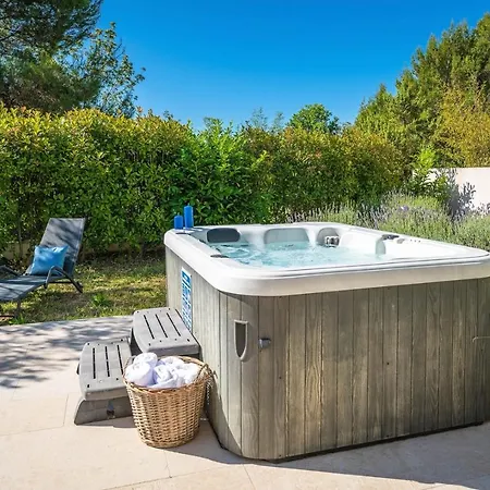 Spacious House - Pool / Jacuzzi / Sauna / Playground / 8+2 Rakalj