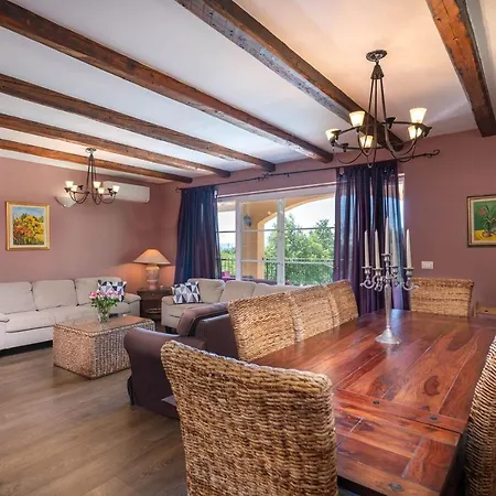 別荘 Spacious House - Pool / Jacuzzi / Sauna / Playground / 8+2 *