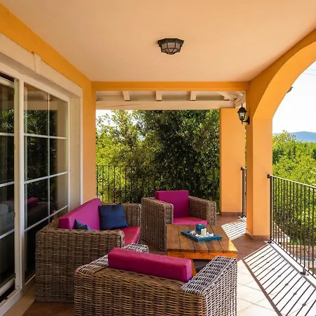 Spacious House - Pool / Jacuzzi / Sauna / Playground / 8+2 Dom wakacyjny *